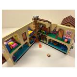 LEGO Simpsons Building Set: House and Kwik-E-Mart with Minifigures