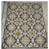 Decorative Area Rug with Geometric Pattern