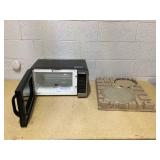 21 in. 1.1 cu. ft. 1000-Watt Countertop Microwave Oven in Fingerprint Resistant Stainless Steel and Bar handle