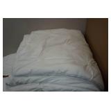 White Queen Comforter and 2 Pillowcases