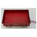 Vintage INTERNATIONAL Preseed Steel Barge Wagon With Plastic Rims And Rubber Tires 1/16 Scale