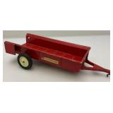 Vintage INTERNATIONAL Preseed Steel Harvester Manure Speader With Plastic Rims And Rubber Tires 1/16 Scale (Missing Plastic Spreader Piece)