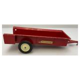Vintage INTERNATIONAL Preseed Steel Harvester Manure Speader With Plastic Rims And Rubber Tires 1/16 Scale (Missing Plastic Spreader Piece)