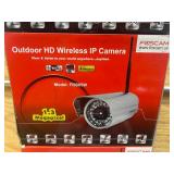 FOSCAM Lot of 4- Outdoor HD Wireless IP Cameras