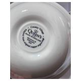 6 Soup Bowls and 2 Serving Bowls Queen