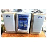 Aiwa Book Shelf Stereo w/Remote Works