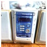 Aiwa Book Shelf Stereo w/Remote Works