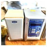 Aiwa Book Shelf Stereo w/Remote Works