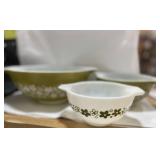 Pyrex 3 Nesting Bowls Crazy Daisy