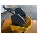 Rubbermaid mop bucket and wringer