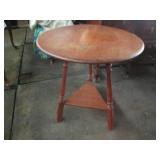 Mid-Century round hardwood 3-leg si...