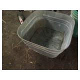 Vintage square ton wash tub, Fertil...