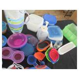 Large lot of picnic style dishes, m...