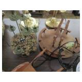 Mismatched brass tone desk lamps, w...