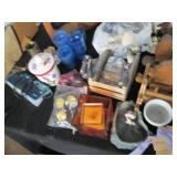 Large collection of home decor and ...