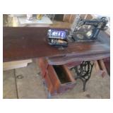 Vintage Windsor-B Wood Sewing machi...