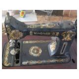 Vintage Windsor-B Wood Sewing machi...