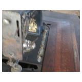 Vintage Windsor-B Wood Sewing machi...