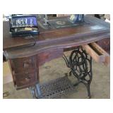 Vintage Windsor-B Wood Sewing machi...