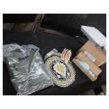 Vintage corn cob holder plates, bea...