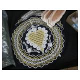 Vintage corn cob holder plates, bea...