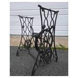 Excellent Antique SINGER Cast Iron Sewing Table Base