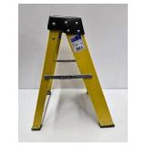 Quality KELLER 26" Fiberglass Step Ladder