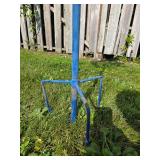 Awesome Vintage Red White & Blue Metal Yard Garden Spinning Sculpture