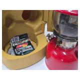 Nice Vintage COLEMAN Model 200A Red Lantern w/Travel Case