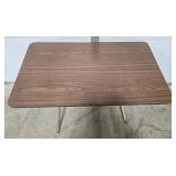 Singer Model 477 Zig-Zag Sewing Machine with Instruction Manual & Accessories