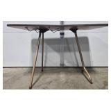 Singer Model 477 Zig-Zag Sewing Machine with Instruction Manual & Accessories