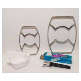 Vintage CorningWare Collection – Dish, Detachable Handle & Trivets