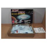 AMT Star Trek USS Enterprise Starship Detailed Plastic Model Kit