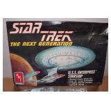 AMT Star Trek USS Enterprise Starship Detailed Plastic Model Kit