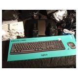 Lot of electronics: Gear VR, digital photo frame, universal docking station, CD player, wireless keyboard and mouse, walkie talkies and more