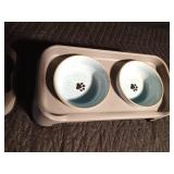 2 pet dishes