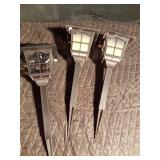 2 new and 4 used solar lights