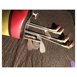 Rutger golf bag with golf clubs