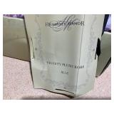 Highgate Manor Velvety Plush Robe