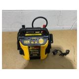 EverStart Maxx 1000 Peak Amp Jump Starter with 120 PSI Compressor, Pivoting LED Light, 3X USB Ports