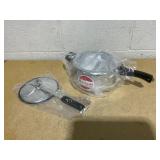 Hawkins Classic Aluminum Pressure Cooker, 4 Litre