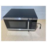 Hamilton Beach 1.6 Cu ft Sensor Cook Countertop Microwave Oven in Stainless Steel