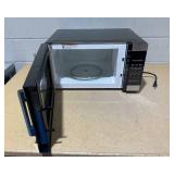 Hamilton Beach 1.6 Cu ft Sensor Cook Countertop Microwave Oven in Stainless Steel