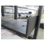 Commercial shelf with a solid metal base