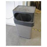 Commercial trash can