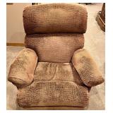 Flexsteel Brown Recliner with Patterned Upholstery. One of Two Matching Pieces, Lots 4 and 5 Flexsteel Brown Recliner with Patterned Upholstery. One of Two Matching Pieces, Lots 4 and 5