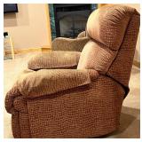 Flexsteel Brown Recliner with Patterned Upholstery. One of Two Matching Pieces, Lots 4 and 5 Flexsteel Brown Recliner with Patterned Upholstery. One of Two Matching Pieces, Lots 4 and 5