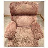 Flexsteel Brown Recliner with Patterned Upholstery. One of Two Matching Pieces, Lots 4 and 5 Flexsteel Brown Recliner with Patterned Upholstery. One of Two Matching Pieces, Lots 4 and 5