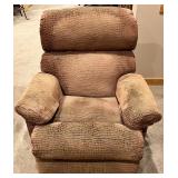 Flexsteel Brown Recliner with Patterned Upholstery. One of Two Matching Pieces, Lots 4 and 5 Flexsteel Brown Recliner with Patterned Upholstery. One of Two Matching Pieces, Lots 4 and 5