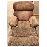 Flexsteel Brown Recliner with Patterned Upholstery. One of Two Matching Pieces, Lots 4 and 5 Flexsteel Brown Recliner with Patterned Upholstery. One of Two Matching Pieces, Lots 4 and 5